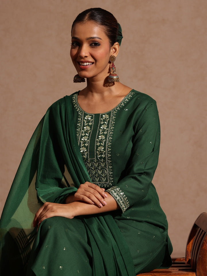 Janasya Women's Green Rayon Yoke Embroidered Sequinned Straight Kurta Set With Dupatta - qivii