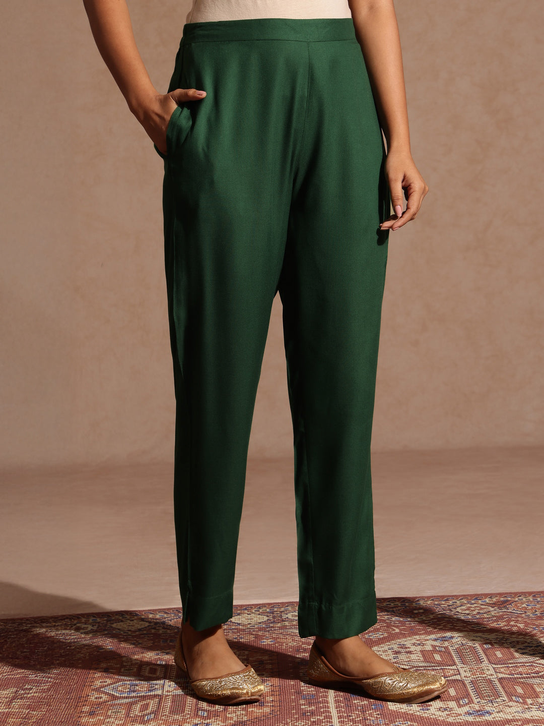 Janasya Women's Green Rayon Yoke Embroidered Sequinned Straight Kurta Set With Dupatta