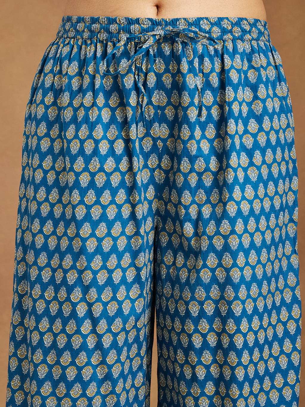 Janasya Women's Teal Blue Pure Cotton Yoke Design Floral Printed Straight Kurta Set