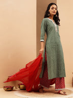 Janasya Women's Green & Maroon Pure Cotton Printed Straight Kurta Set