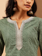 Janasya Women's Green & Maroon Pure Cotton Printed Straight Kurta Set