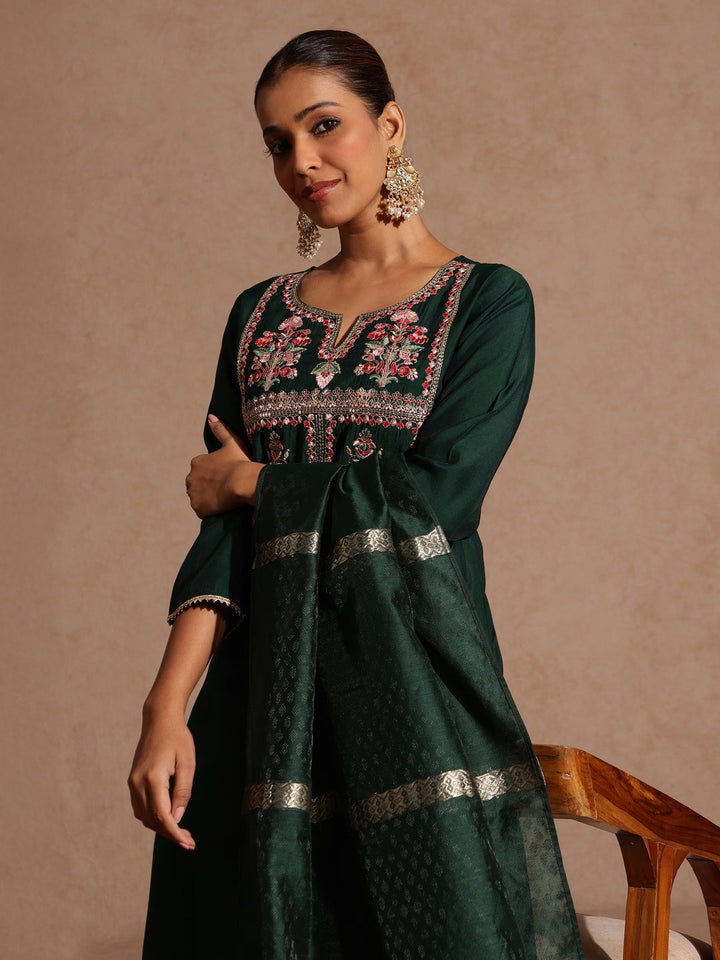 Janasya Women's Bottle Green Chanderi Silk Zari Yoke Embroidered Straight Kurta Set - qivii