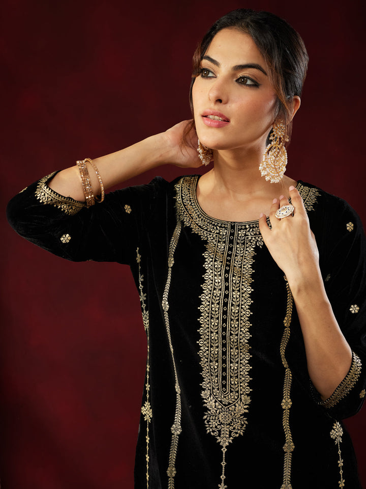 Janasya Women's Black Velvet Gold Foil Printed Straight Kurta Set