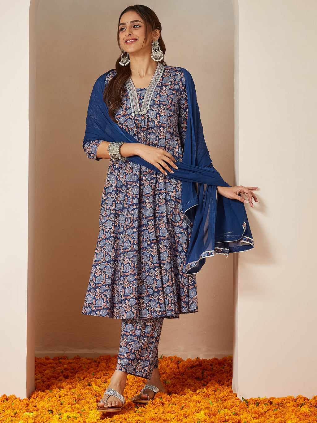 Janasya Women's Blue Pure Cotton Yoke Design Floral Printed A-line Kurta Set
