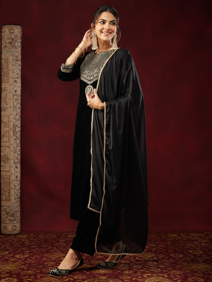 Janasya Women's Black Velvet Zari Embroidered Straight Kurta Set