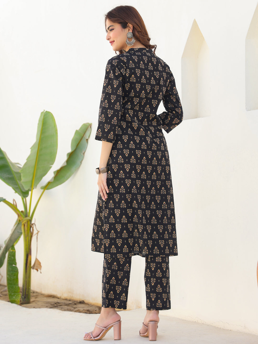 Black Pure Cotton Floral Printed Straight Kurta Pant Set - qivii