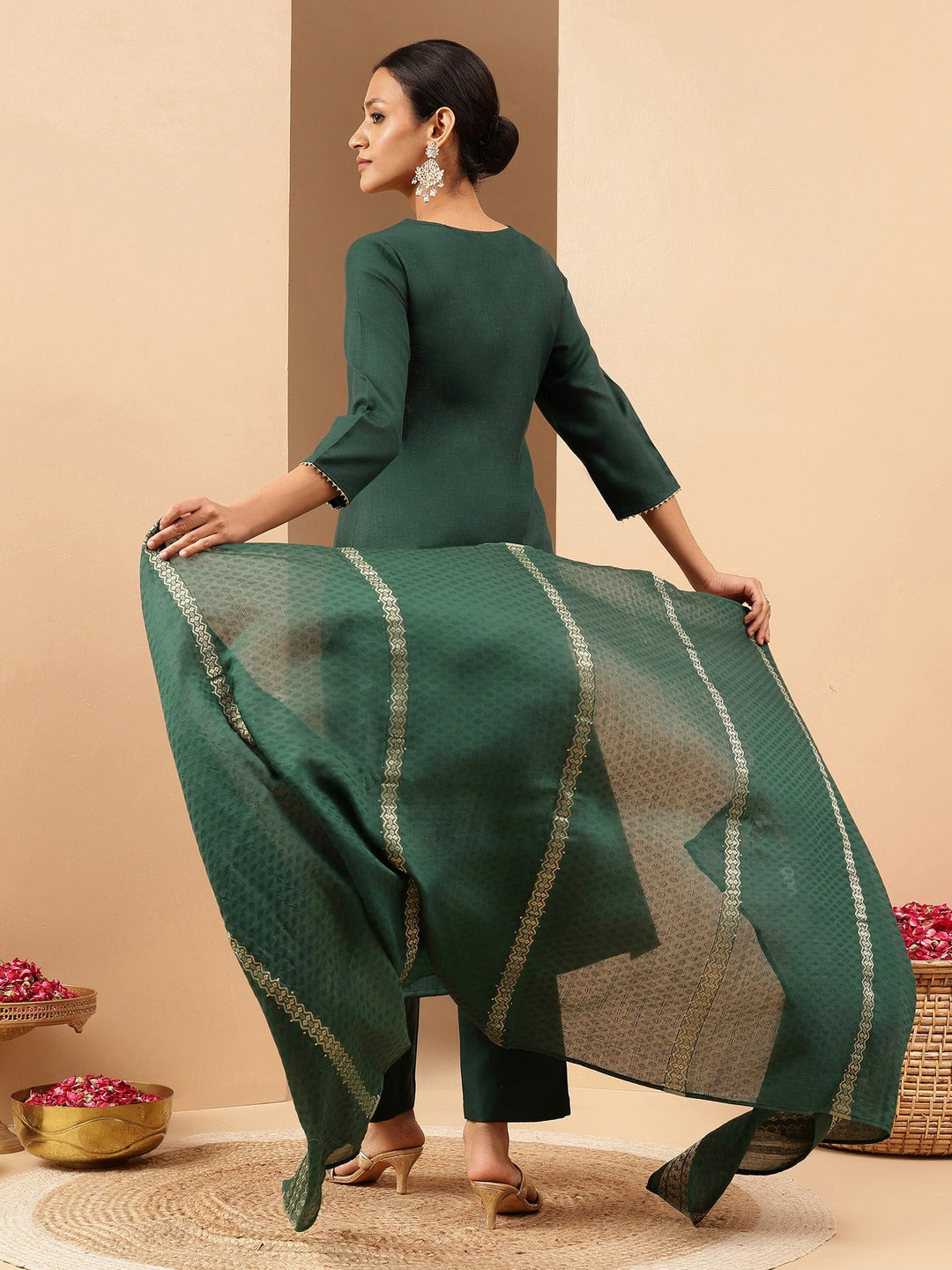 Janasya Women's Bottle Green Cotton Blend Yoke Design Straight Kurta Set