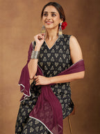 Janasya Women's Black Cotton Ethnic Motifs Printed Straight Kurta Set
