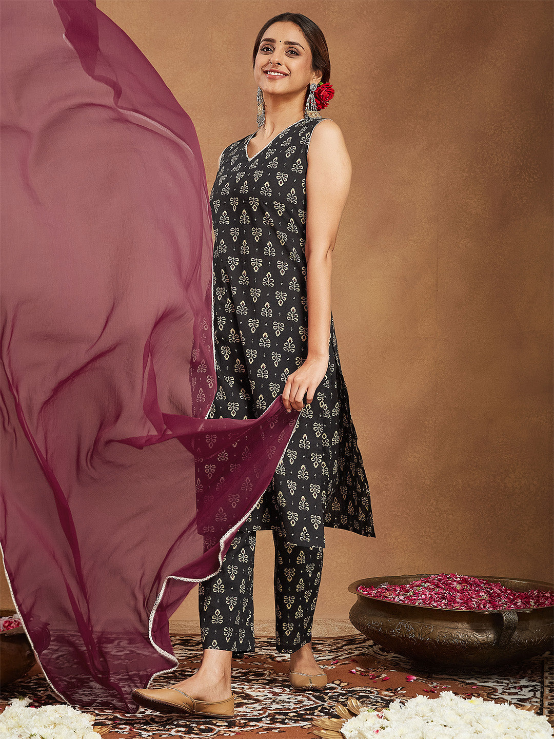 Janasya Women's Black Cotton Ethnic Motifs Printed Straight Kurta Set