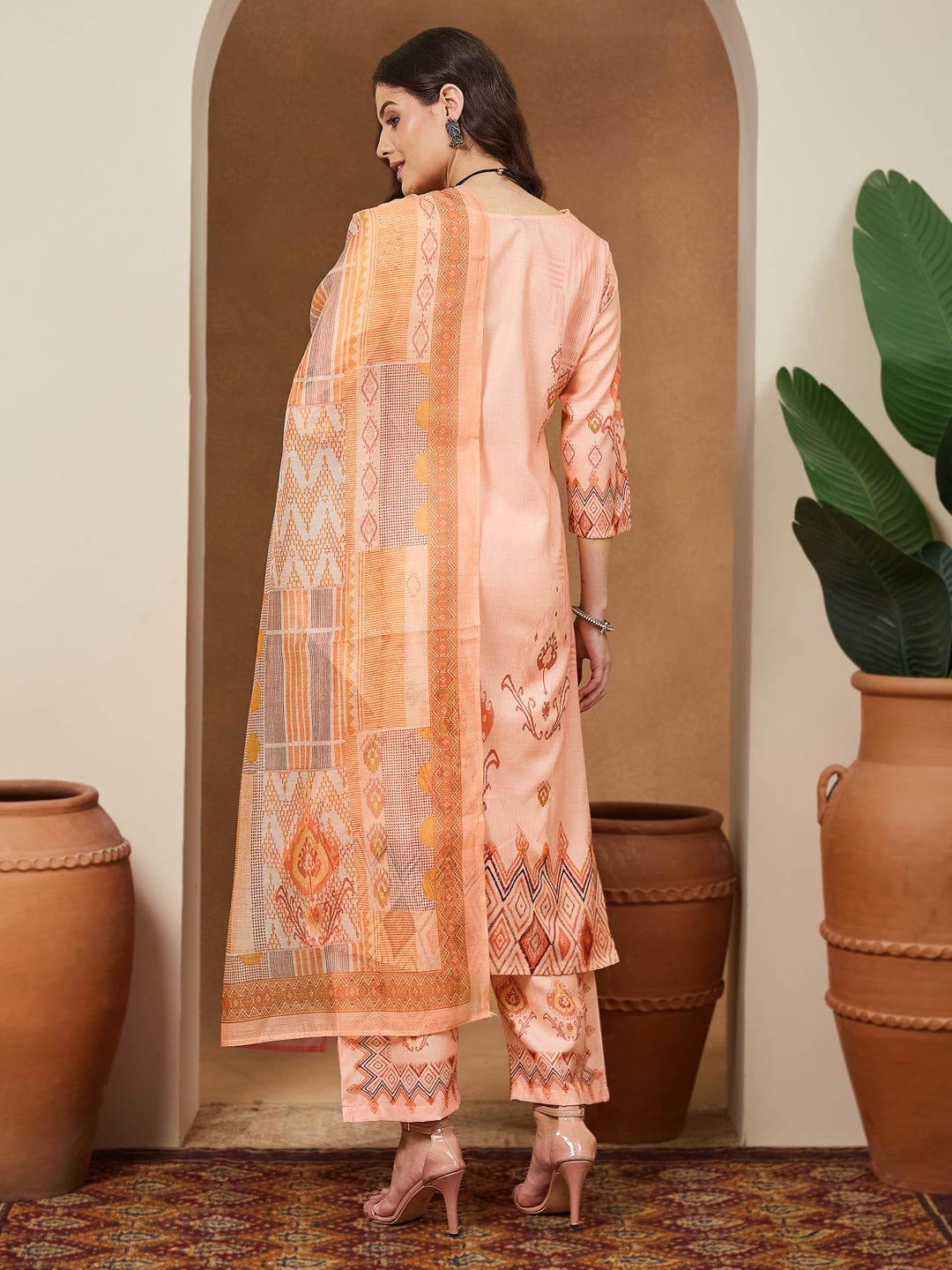 Janasya Women's Peach Cotton Blend Geometric Printed Straight Kurta Set