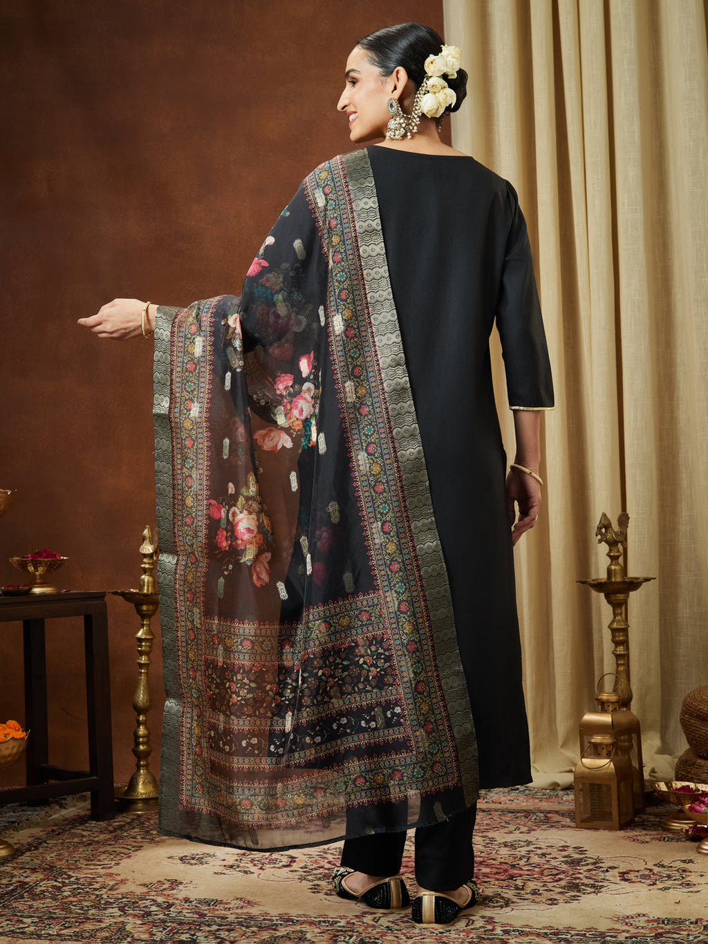 Janasya Women's Black Cotton Blend Yoke Design Straight Kurta Set