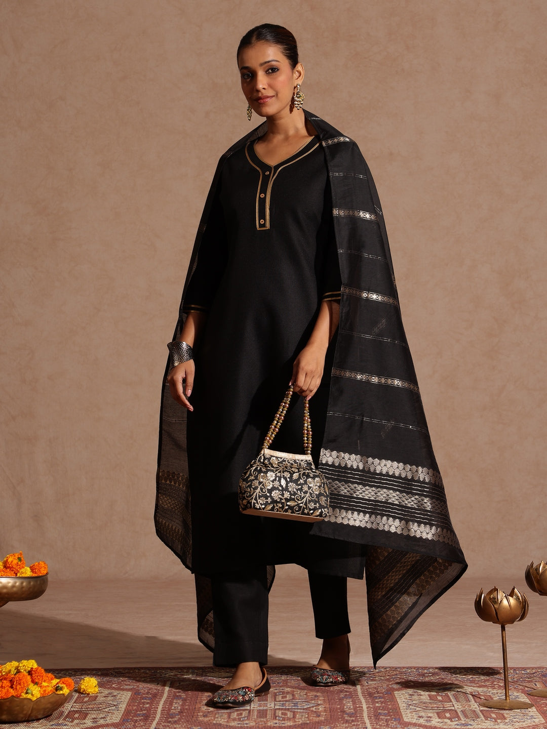Janasya Women's Black Cotton Blend Yoke Design Straight Kurta Set - qivii