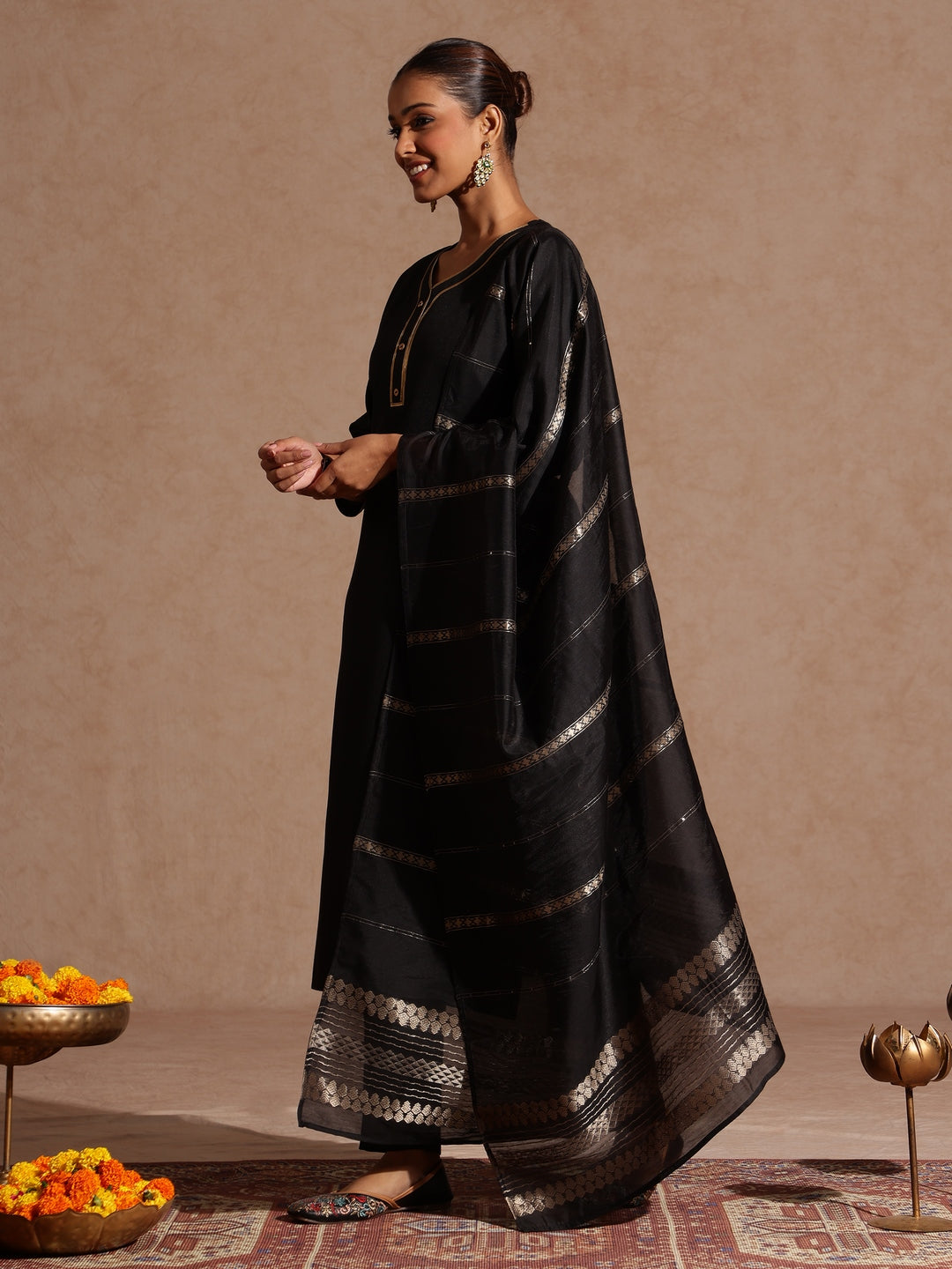 Janasya Women's Black Cotton Blend Yoke Design Straight Kurta Set - qivii