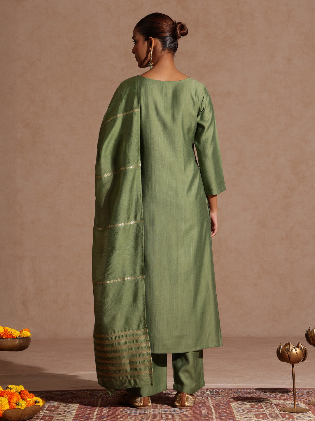 Janasya Women's Green Silk Blend Embellished Straight Kurta Set