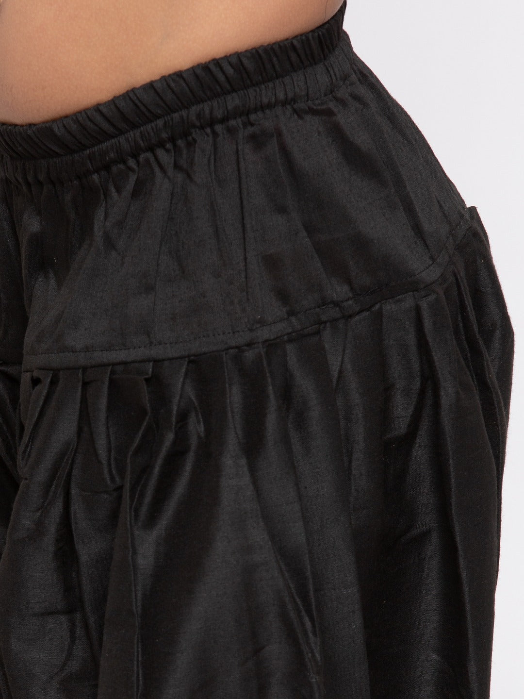 Vastramay Boy's White & Black Solid Slim-Fit Sherwani Set - qivii