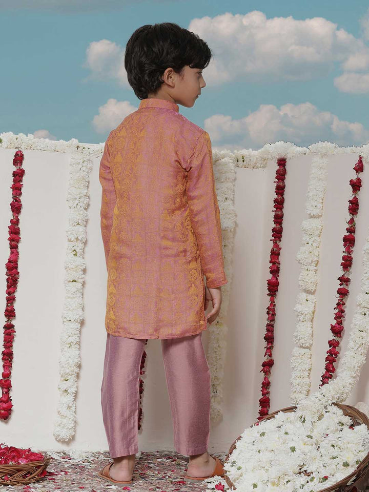 Vastramay Boys' Pink Jacquard Kurta Pyjama Set - qivii