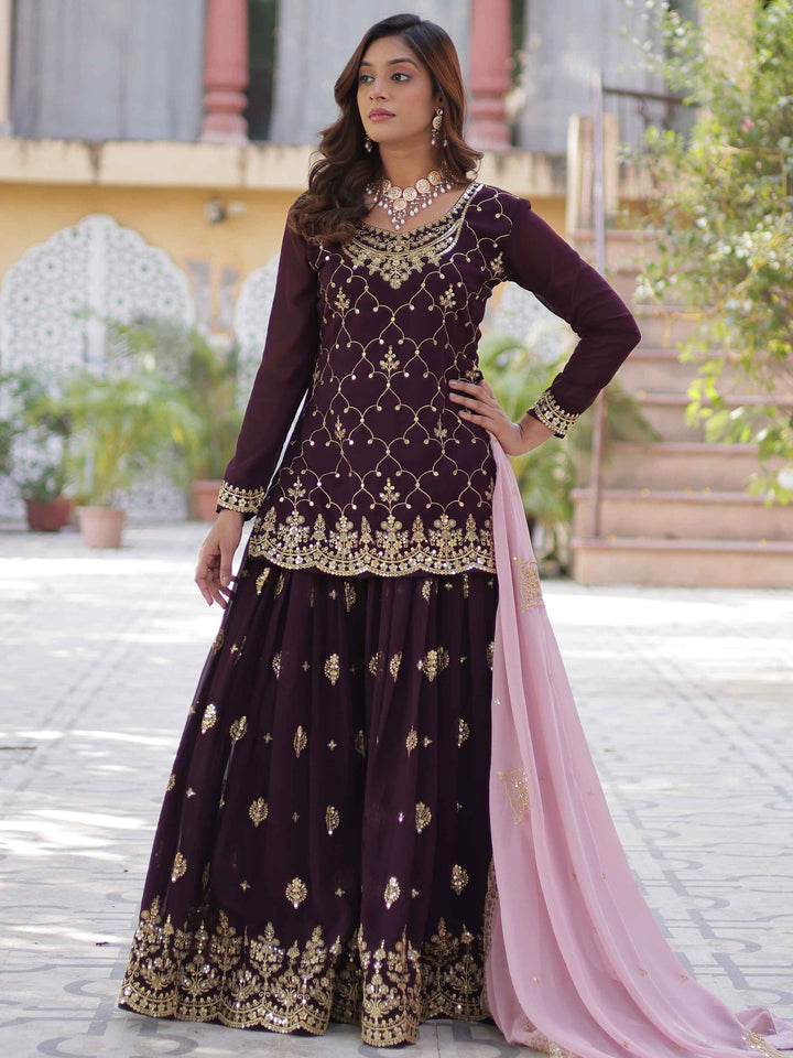 Slight color variation may occur due to photographic reasons