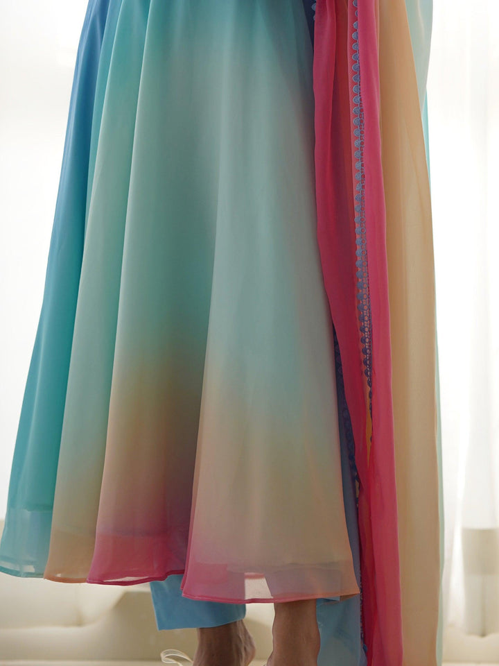 Slight color variation may occur due to photographic reasons