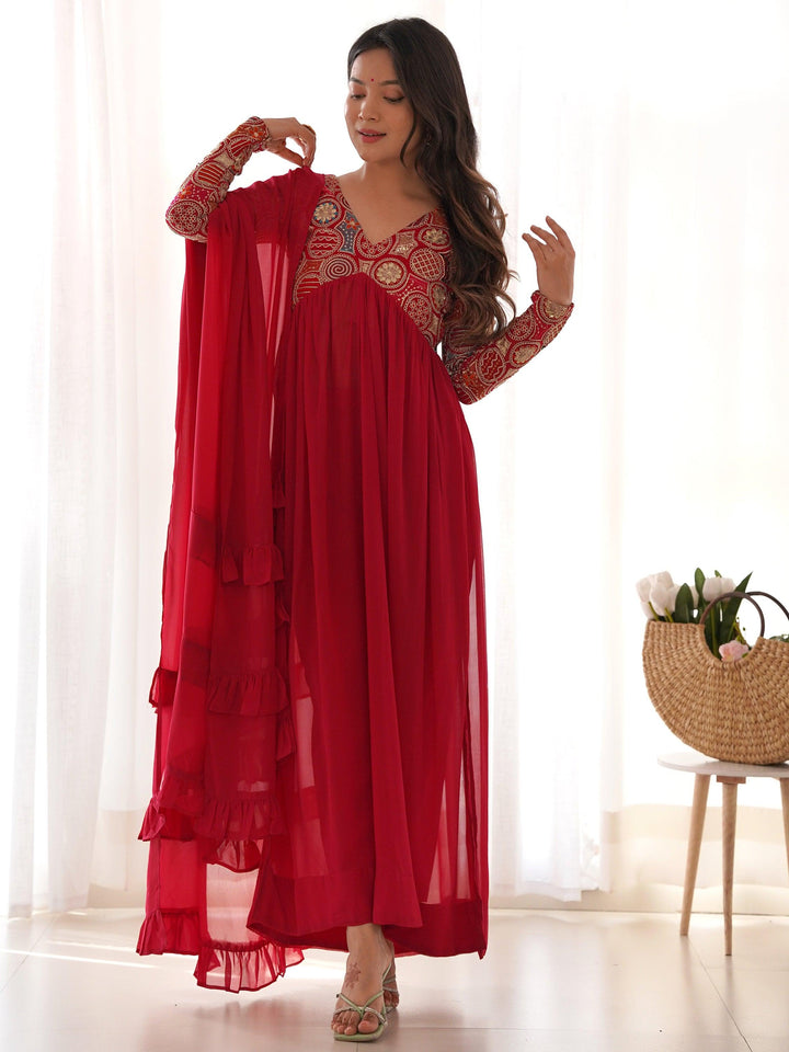 Fully stitched set available in sizes XS to XXL