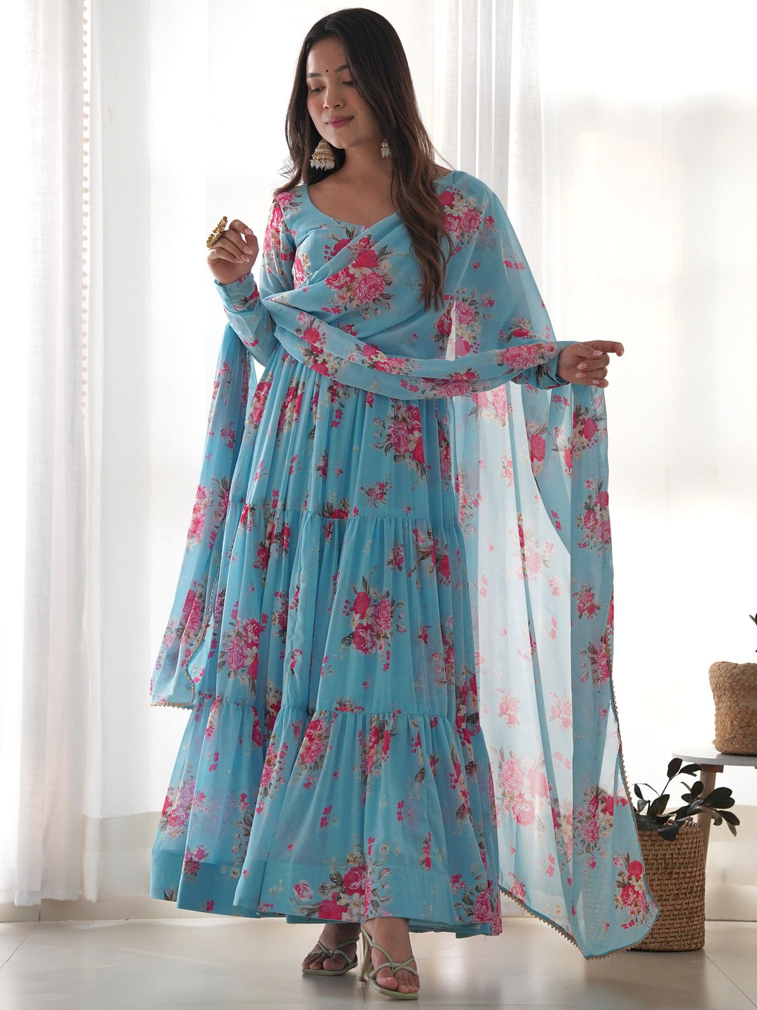  Matching georgette dupatta with beautiful floral print and lace border 