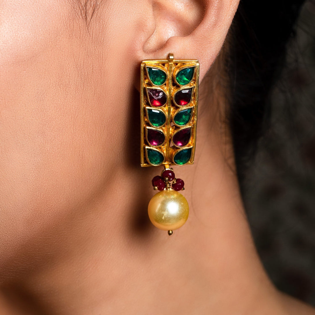 Advika Wine & Green Coloured Paachi Kundan Earrings - qivii