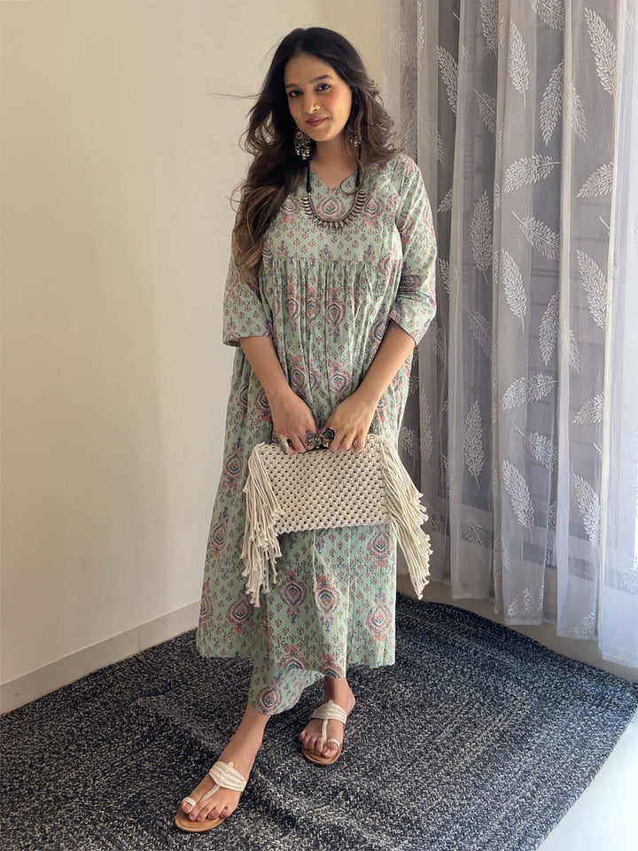 Light Green Pure Cotton Floral Printed A-line Maternity Kurta Pant Set - qivii