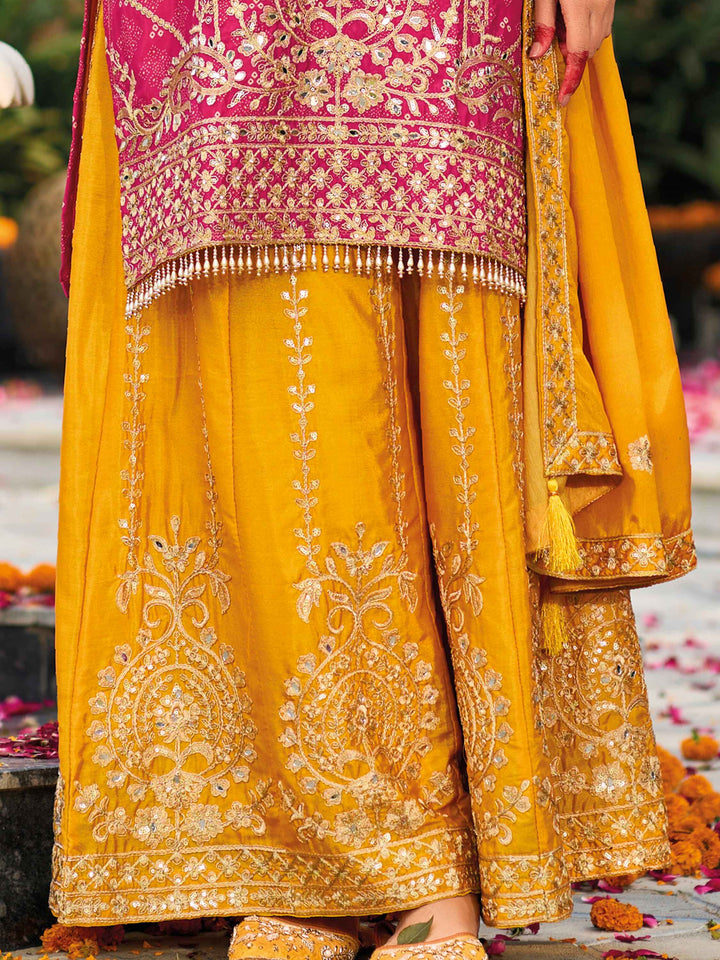 Versatile ensemble blending tradition and modern fashion