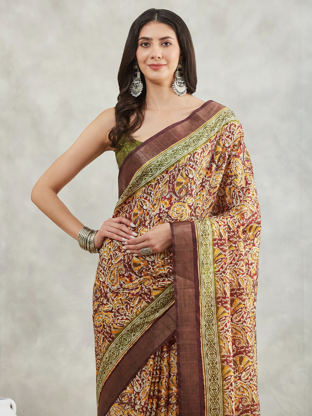 Janasya Women's Burgundy Silk Blend Paisley Printed Printed Saree with Blouse Piece