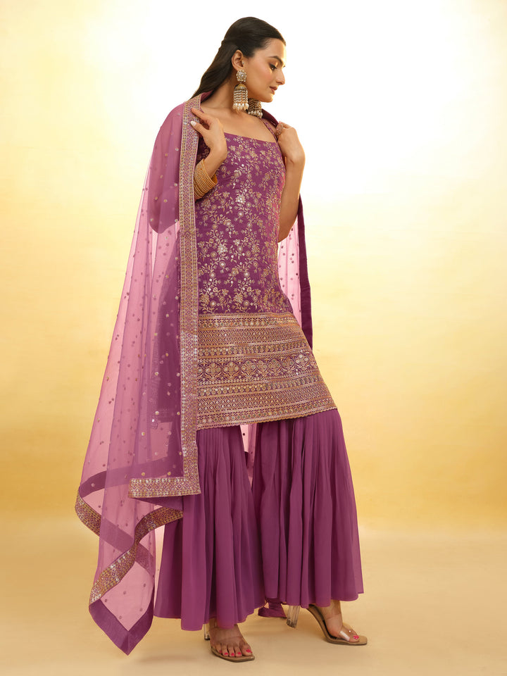 Net dupatta adorned with designer lace work