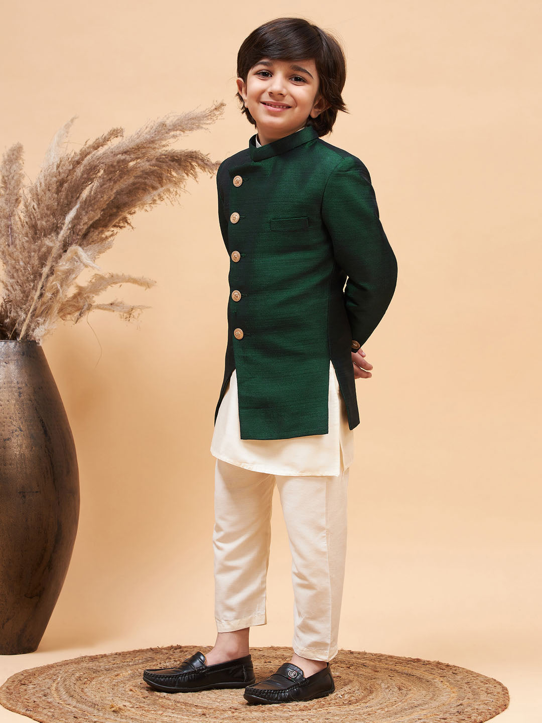 VASTRAMAY Boy's Green Indo Western Jacket With Cream Kurta And Pyjama Set - qivii