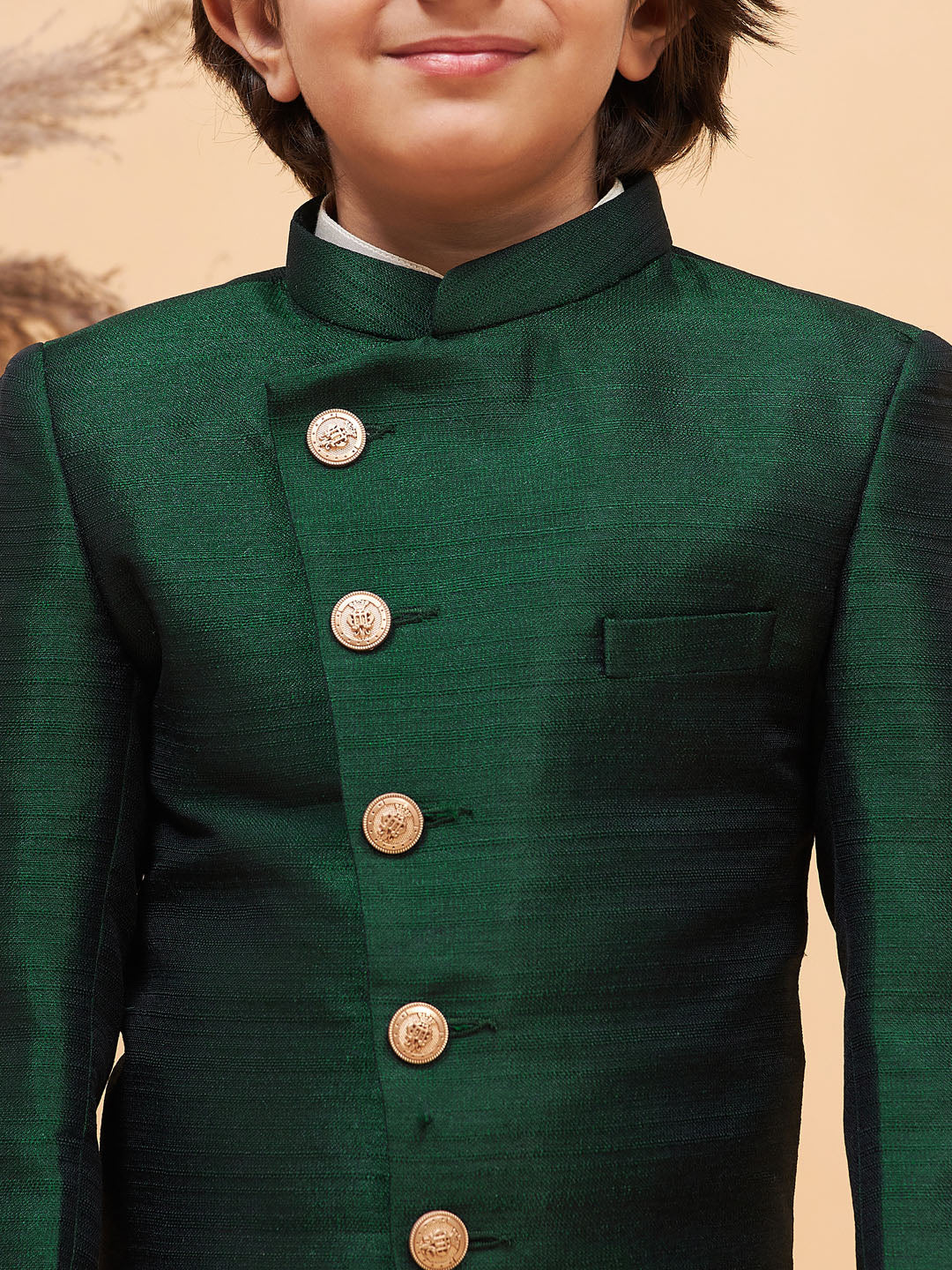 VASTRAMAY Boy's Green Indo Western Jacket With Cream Kurta And Pyjama Set - qivii