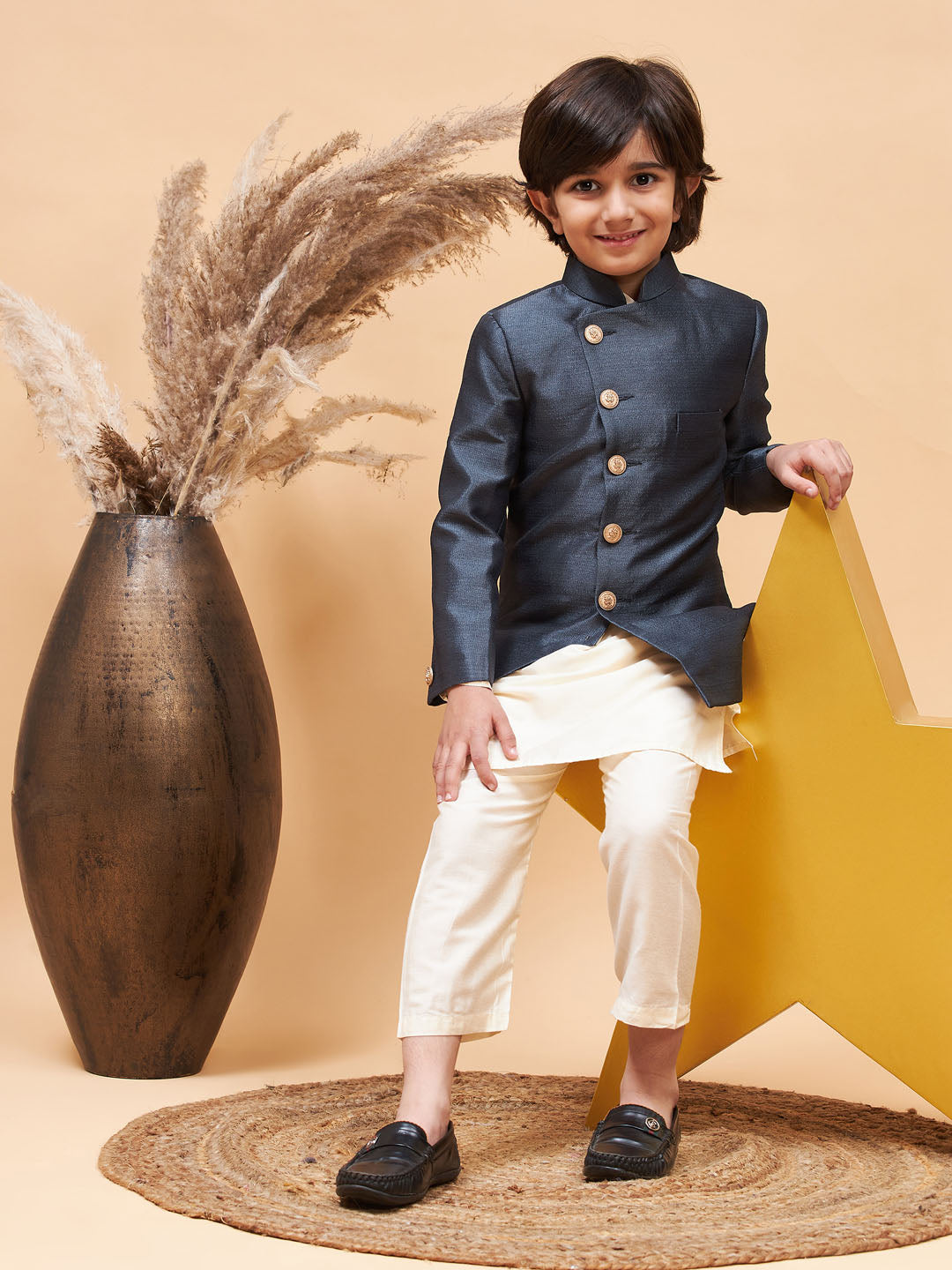 VASTRAMAY Boy's Grey Indo Western Jacket With Cream Kurta And Pyjama Set - qivii