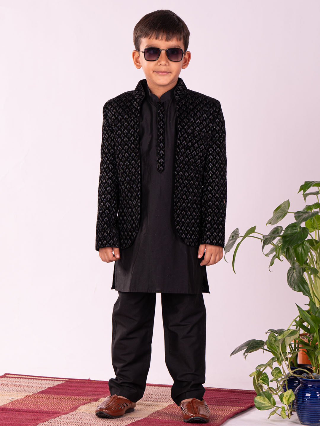 VASTRAMAY Boys' Black Jodhpuri, Kurta and Pyjama Set - qivii