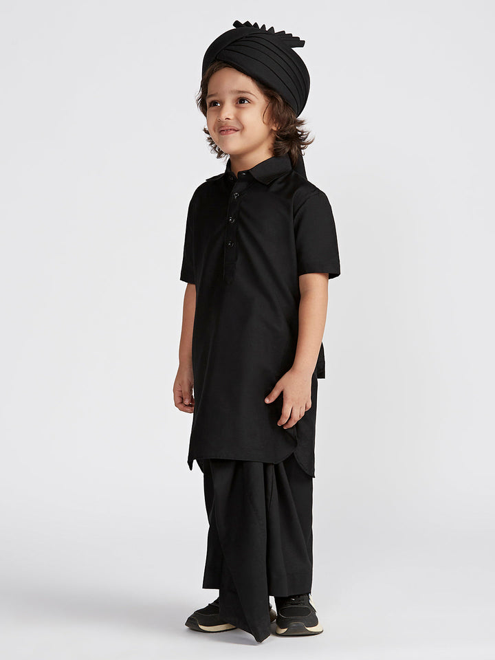 Boys' Black Viscose Kurta Lungi And Safa set - qivii
