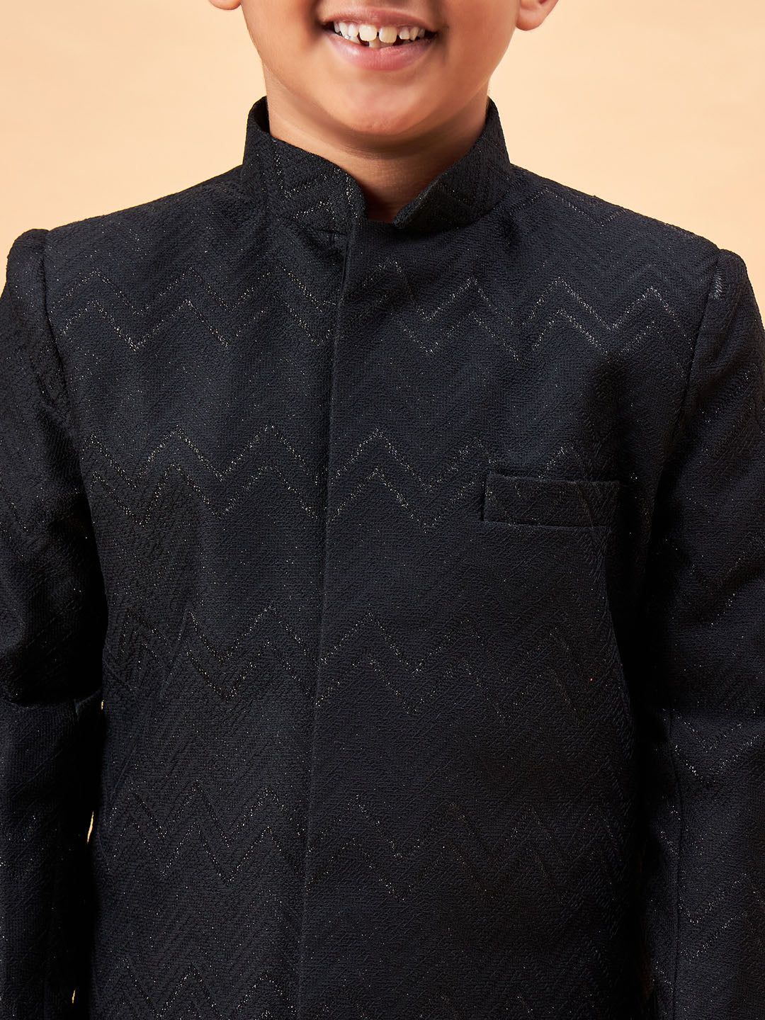 VASTRAMAY Boy's Black Glitter Indo Western Sherwani Set - qivii