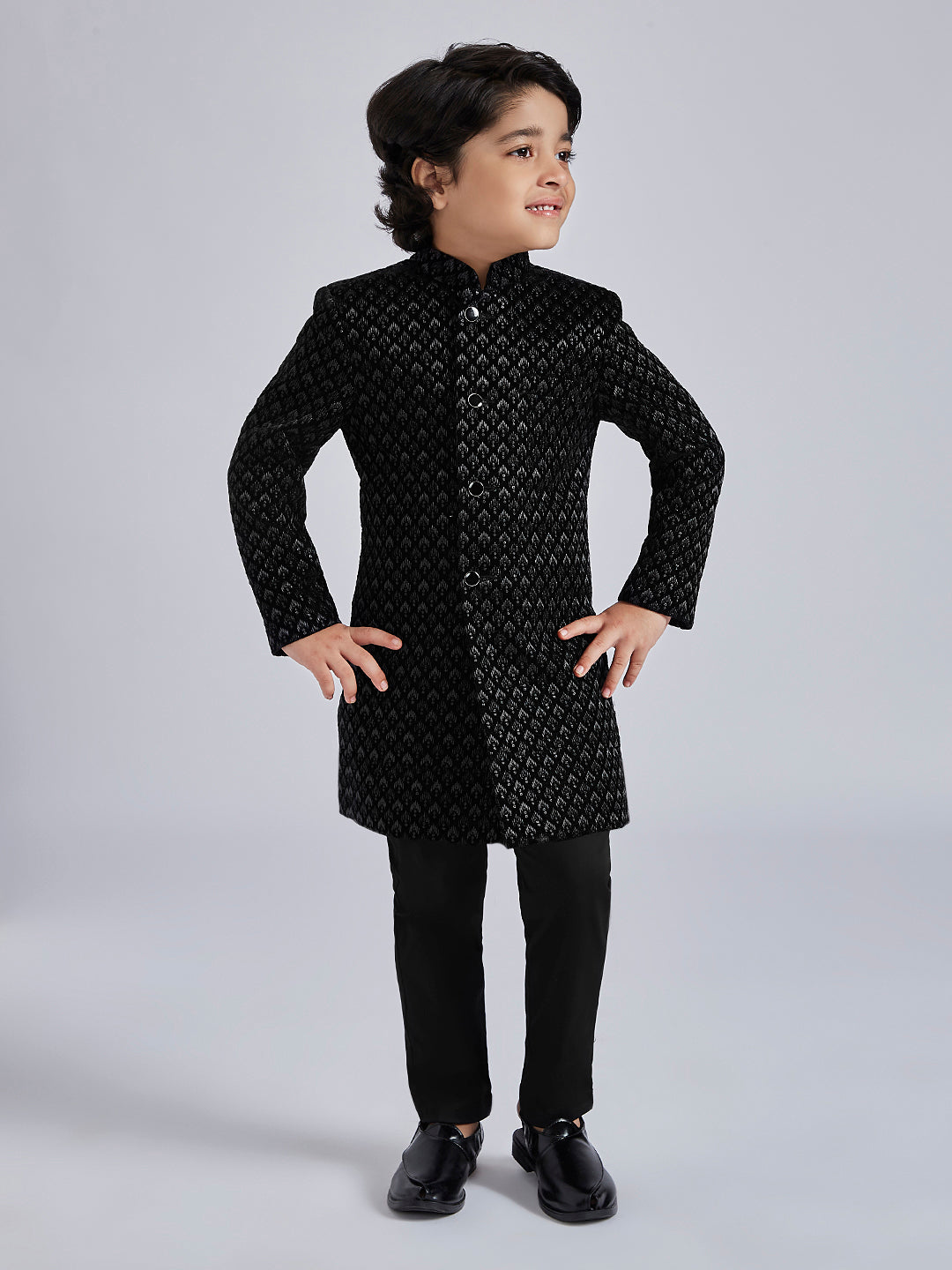VASTRAMAY Boys' Black Sherwani Set - qivii