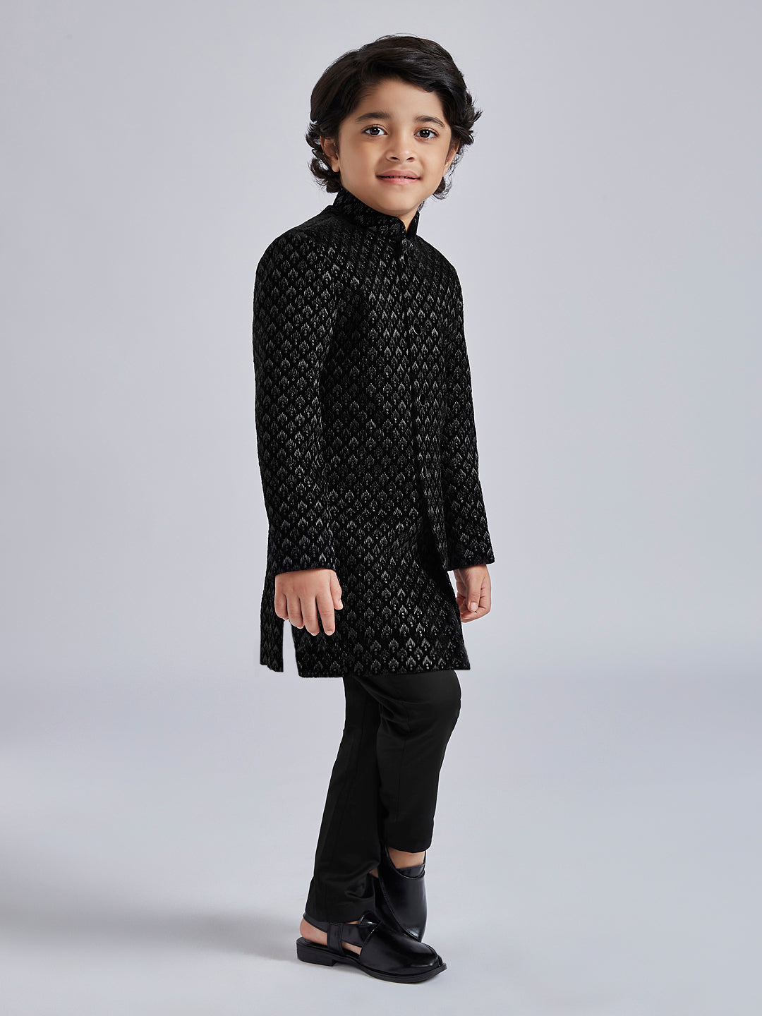 VASTRAMAY Boys' Black Sherwani Set - qivii