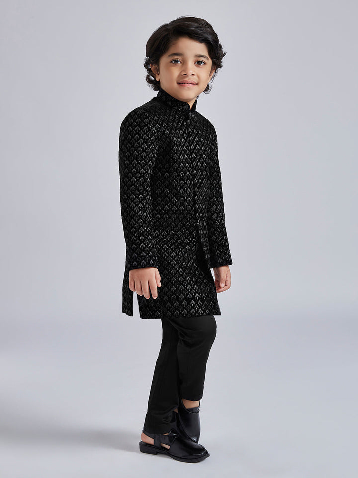 VASTRAMAY Boys' Black Sherwani Set - qivii