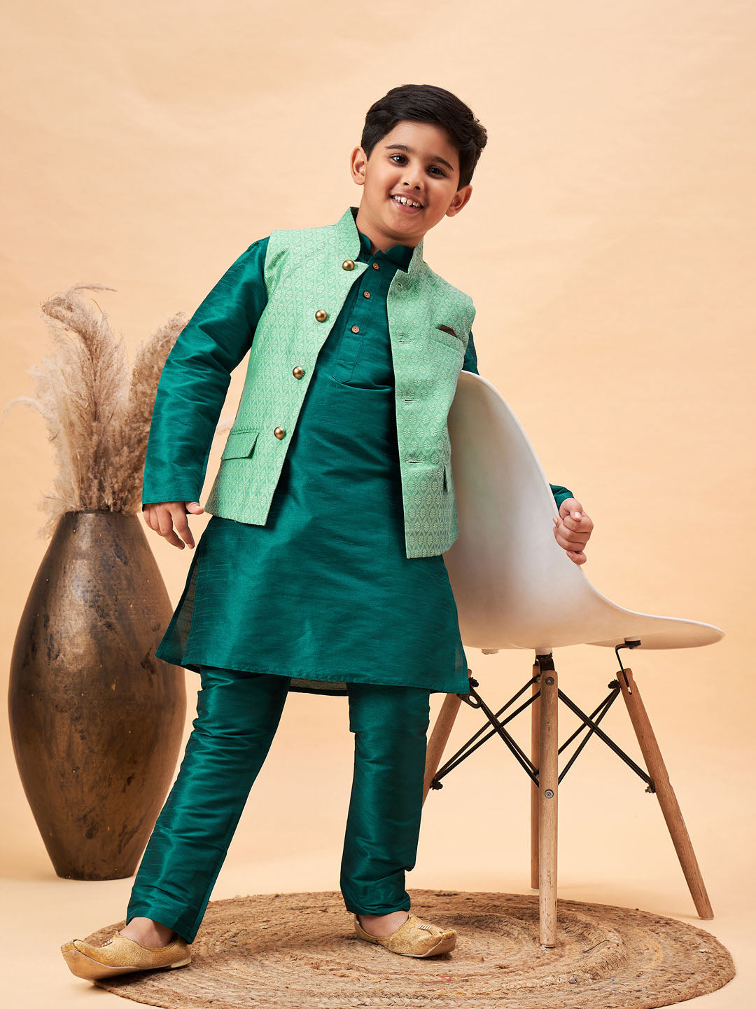 VASTRAMAY Boy's Green Woven Nehru Jacket With Green Kurta Pyjama Set - qivii