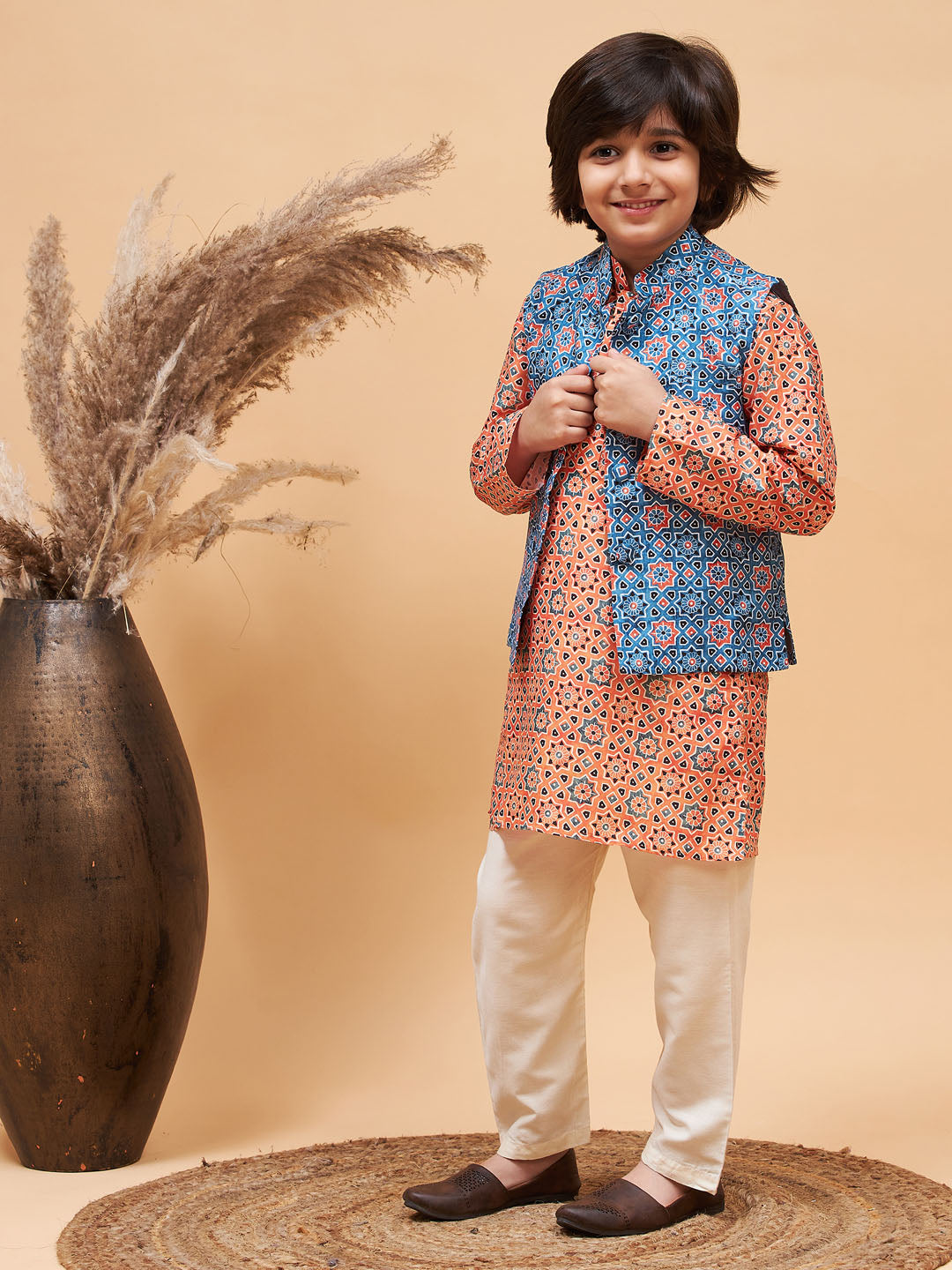 VASTRAMAY Boy's Orange Printed Kurta And Cream Pyjama Set With Blue Nehru Jacket - qivii