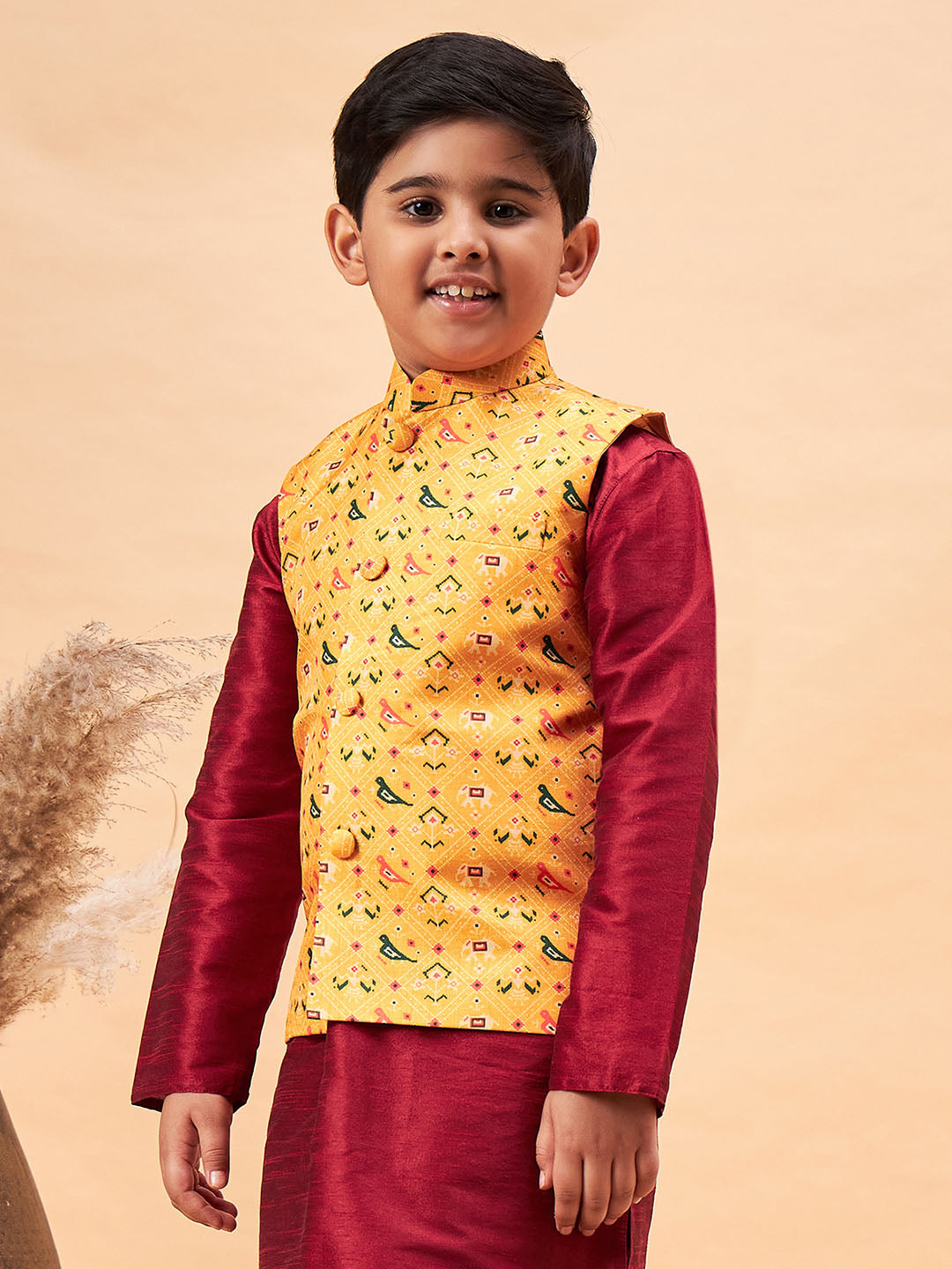 VASTRAMAY Boy's Yellow Ethnic Printed Jacket - qivii