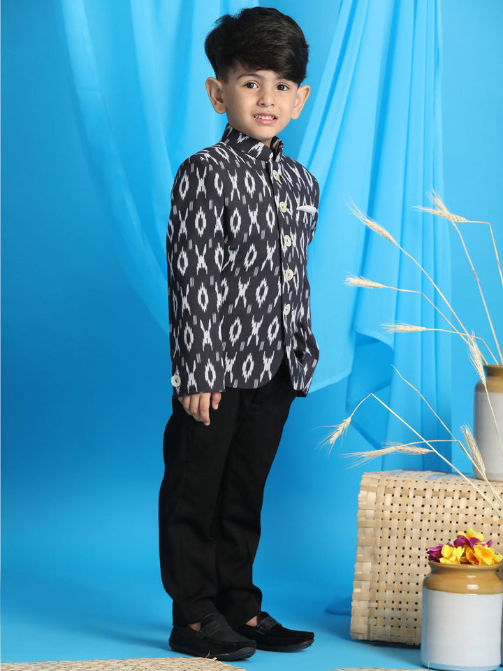 VASTRAMAY Boy's Black  Ikkat Print Traditional Jodhpuri - qivii