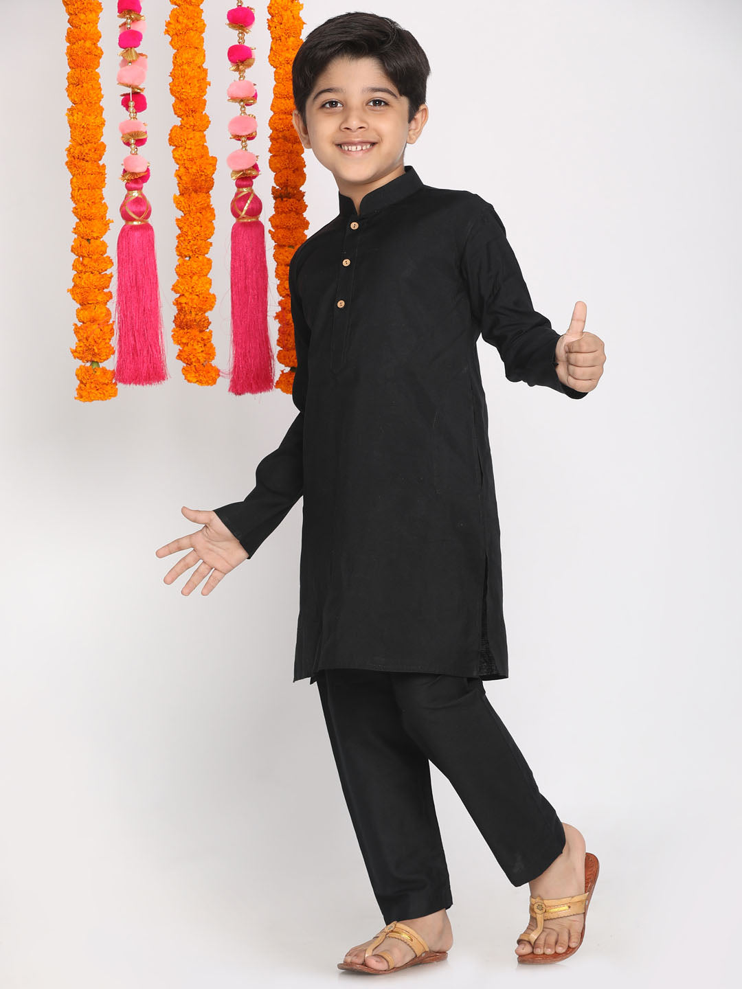 VASTRAMAY Boys Black Kurta with Pyjama - qivii