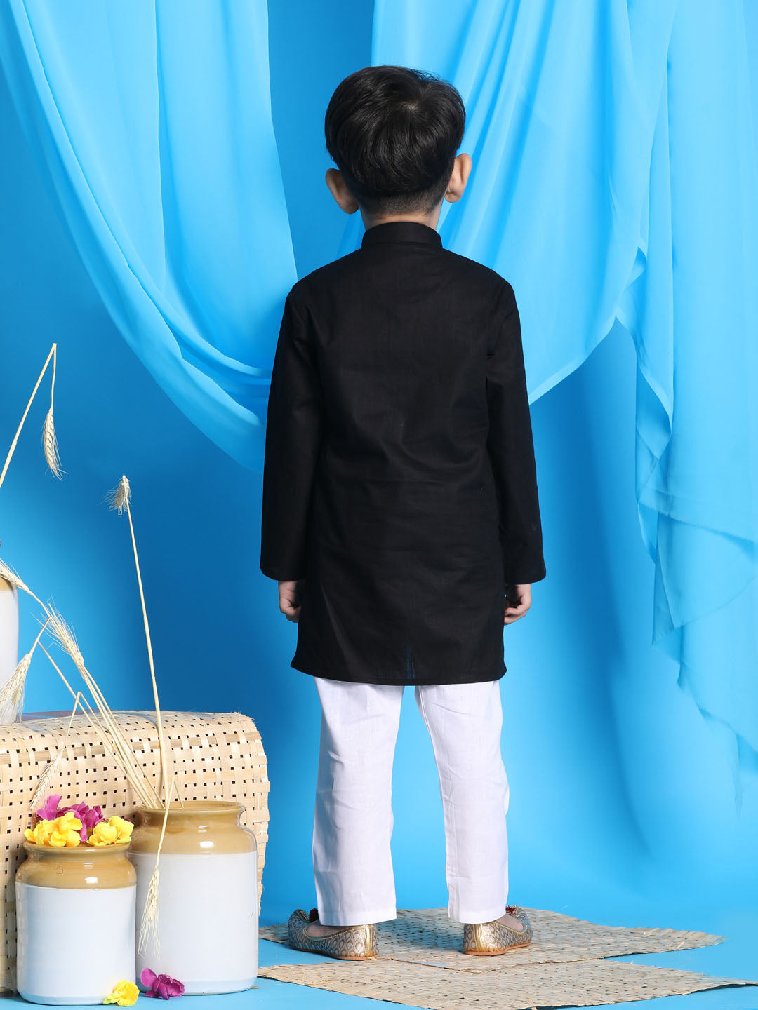 VASTRAMAY Boys' Black Jacket Style Kurta And White Pyjama Set - qivii