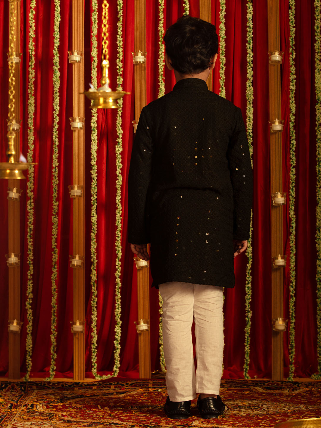 VASTRAMAY Boys' Black And White Schiffli Kurta Pyjama Set - qivii