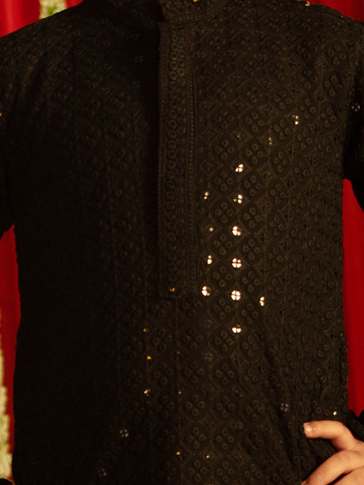 VASTRAMAY Boys' Black And White Schiffli Kurta Pyjama Set - qivii