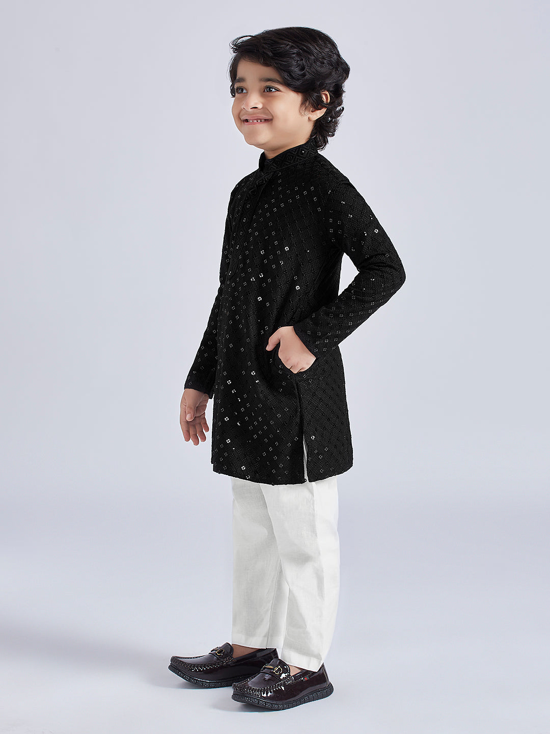 VASTRAMAY Boys' Black Kurta And Pyjama Set - qivii
