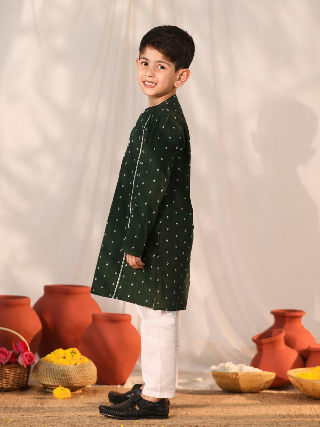 VASTRAMAY Boys' Bottle Green Kurta Pyjama Set - qivii