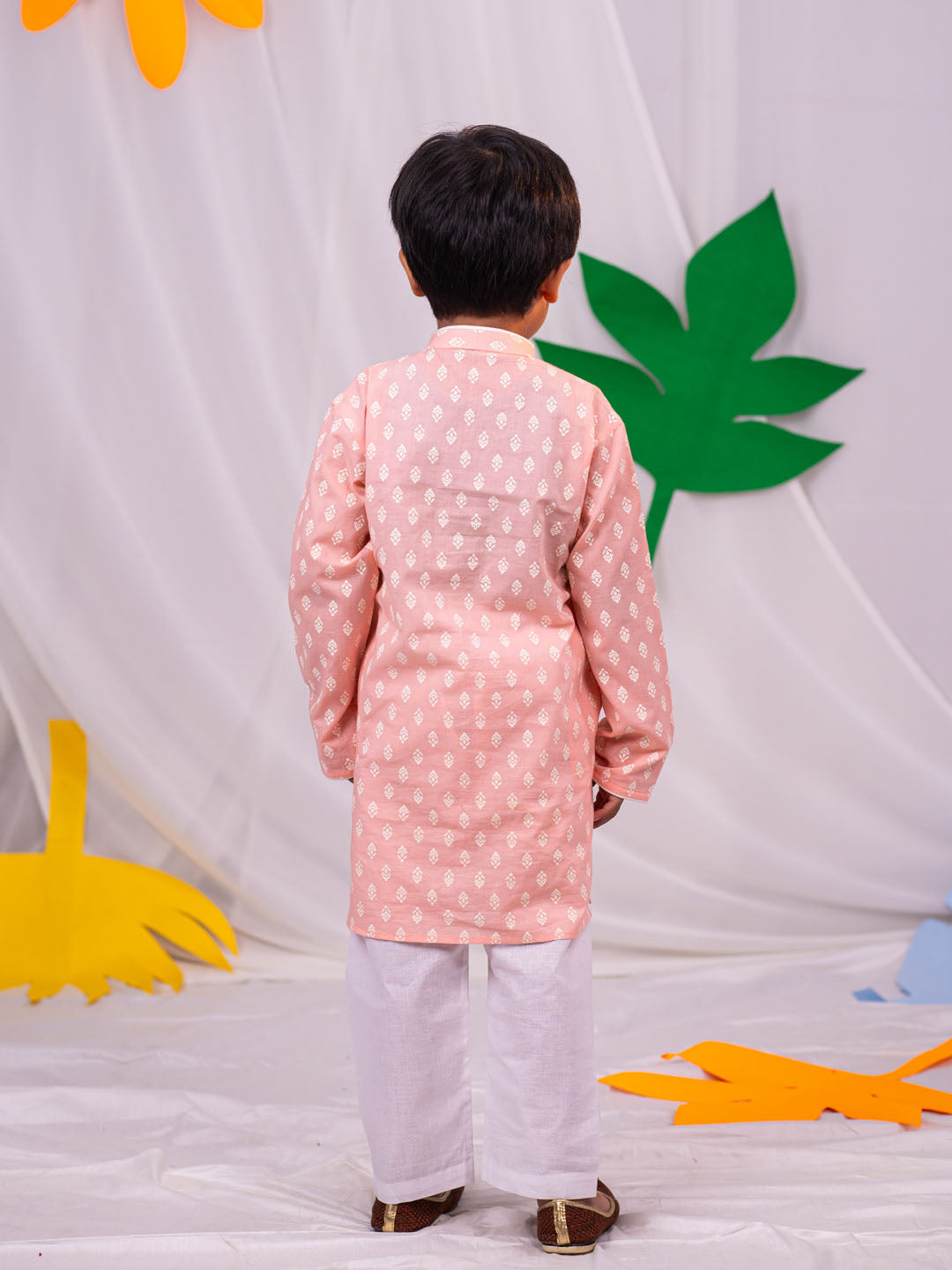 VASTRAMAY Boys' Pink And White Kurta Pyjama Set - qivii