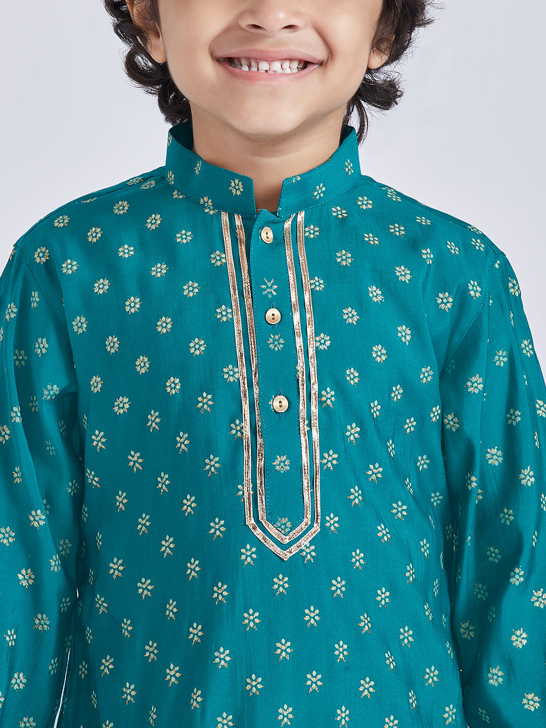 VASTRAMAY Boys' Green And Cream Kurta Pyjama Set - qivii